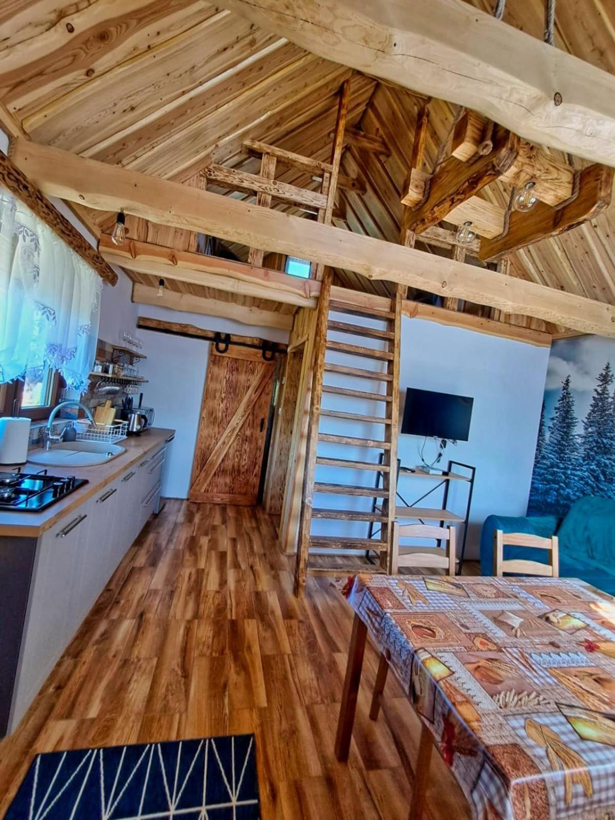 Ostoja Bieszczady Caloroczny Lodge