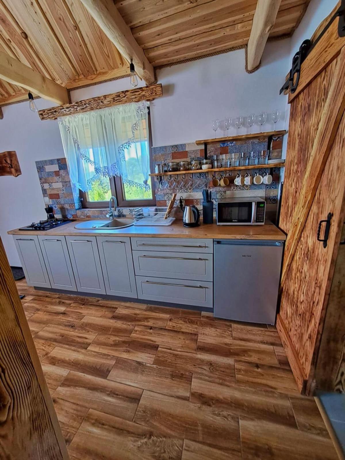 Ostoja Bieszczady Caloroczny Lodge Lutowiska