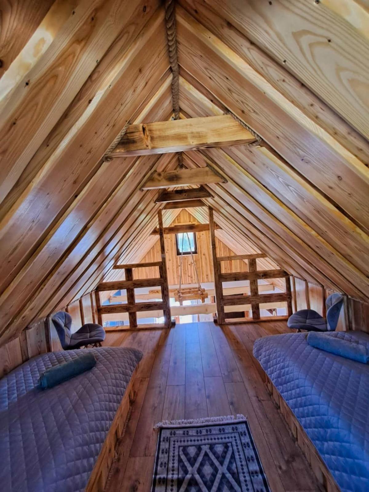 Ostoja Bieszczady Caloroczny Lodge